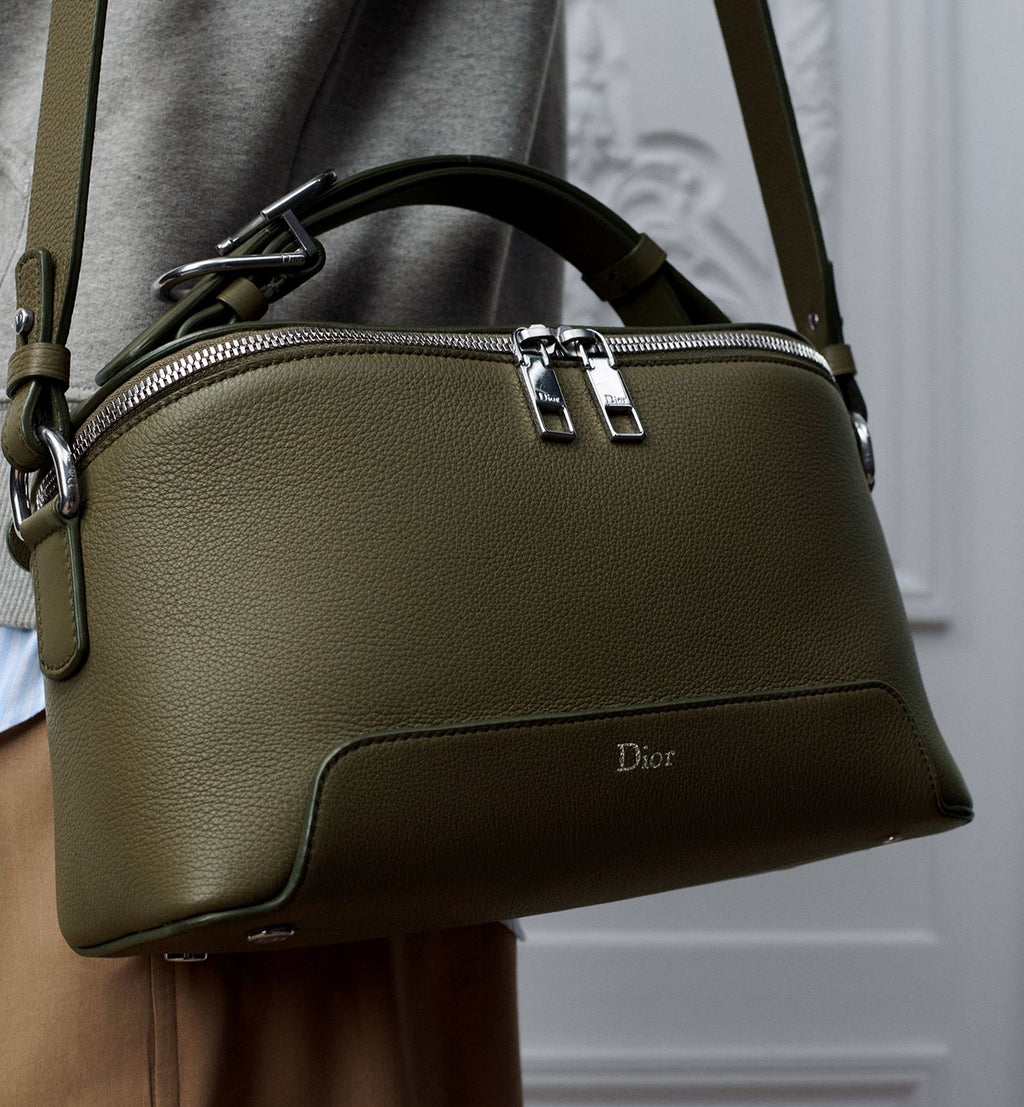 Dior Archie Zipped
Bag Color: Verde Oliva