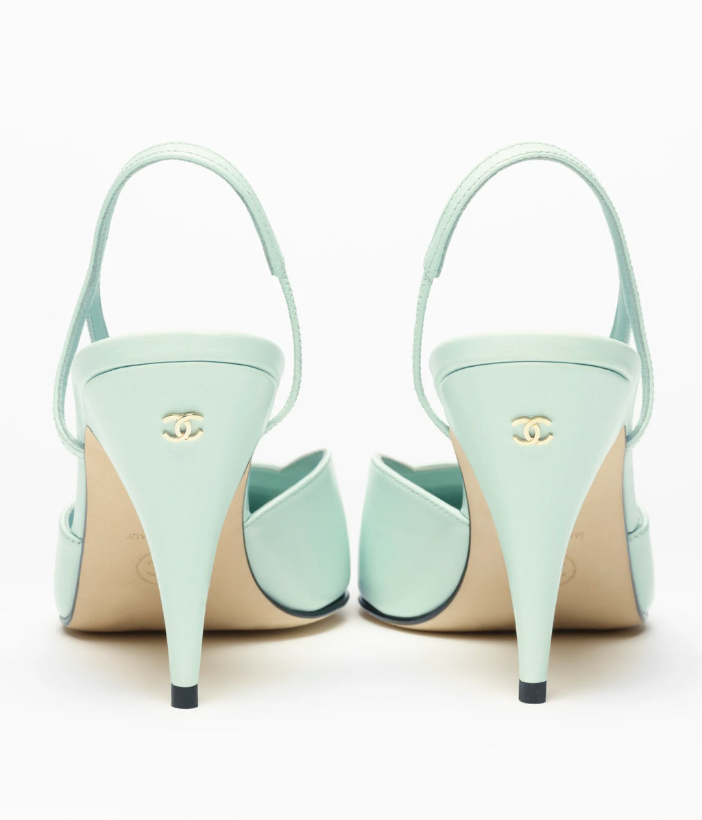 Chanel Cap-Toe Slingbacks

Color: Light Blue/Black
