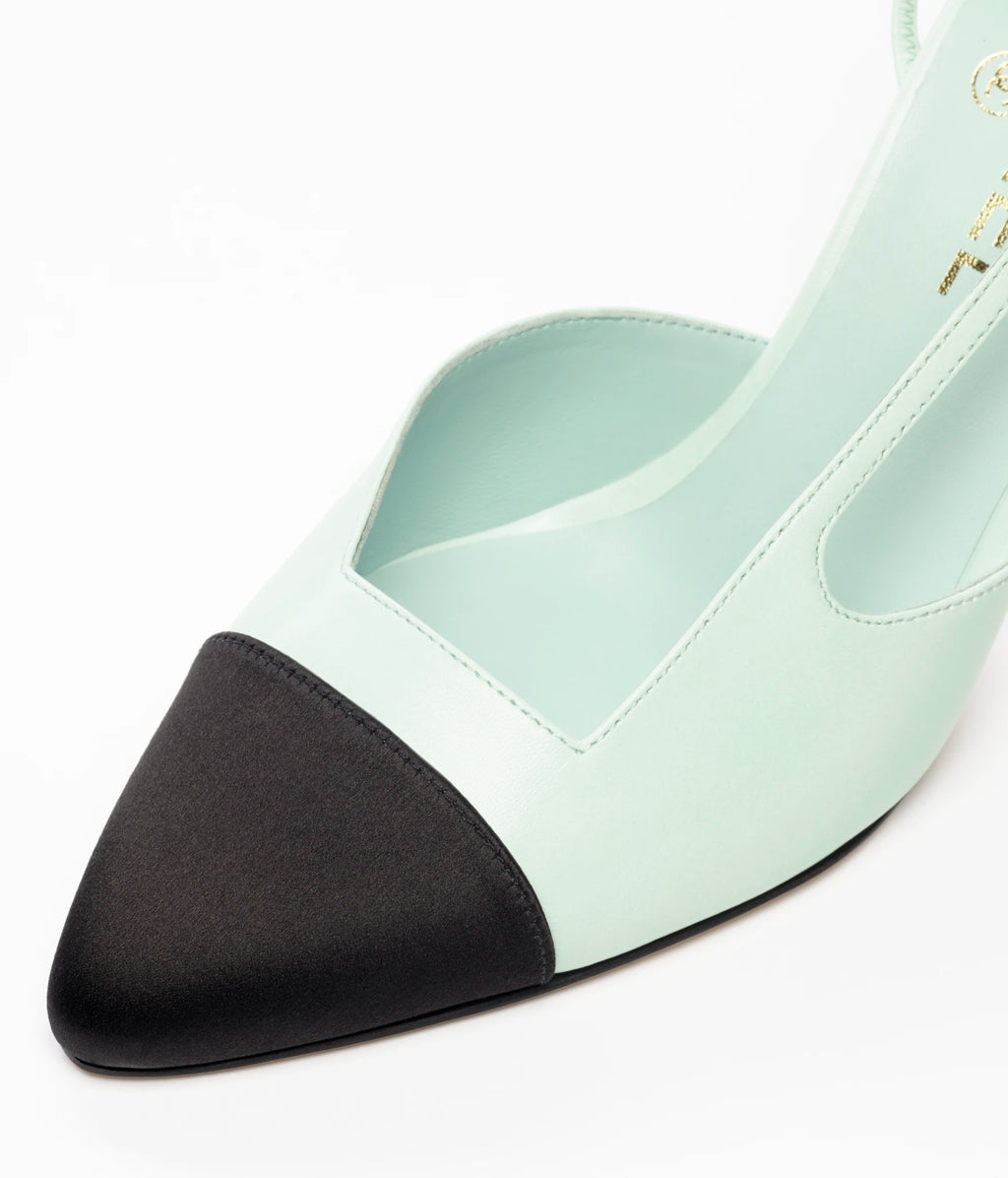 Chanel Cap-Toe Slingbacks

Color: Light Blue/Black