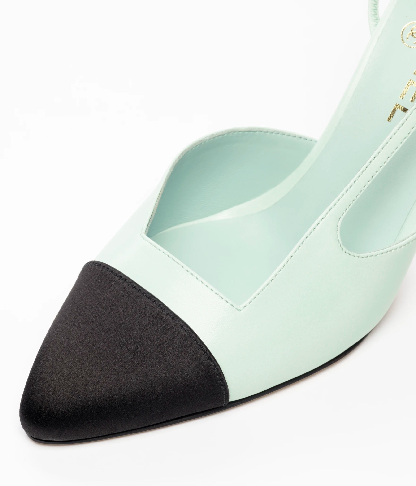 Chanel Cap-Toe Slingbacks

Color: Light Blue/Black