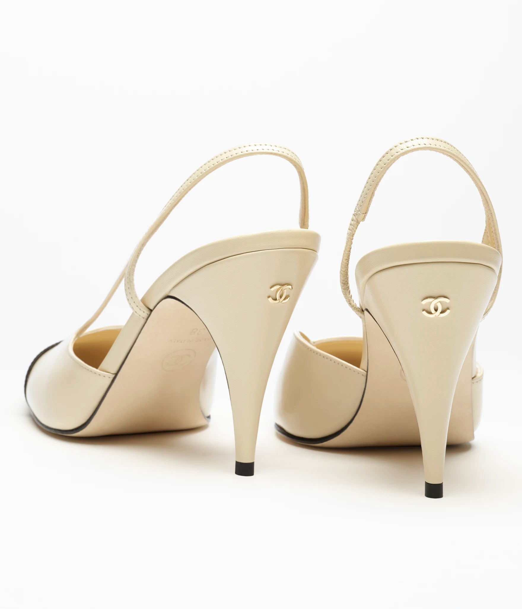 Chanel Cap-Toe Slingbacks

Color: Beige/Black