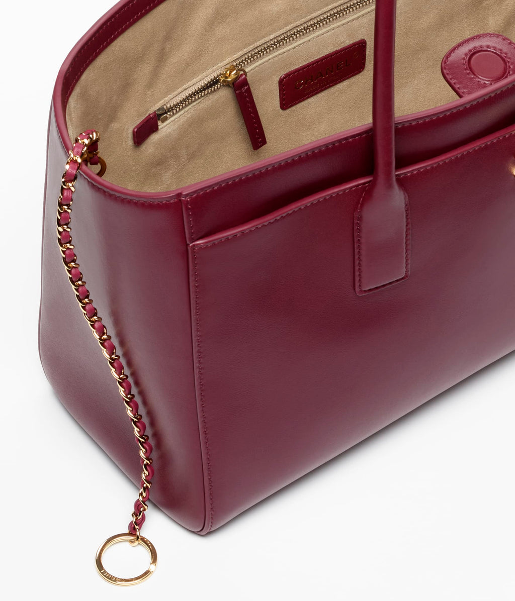 Chanel 25 Large Shopping Bag

Smooth Calfskin – Burgundy