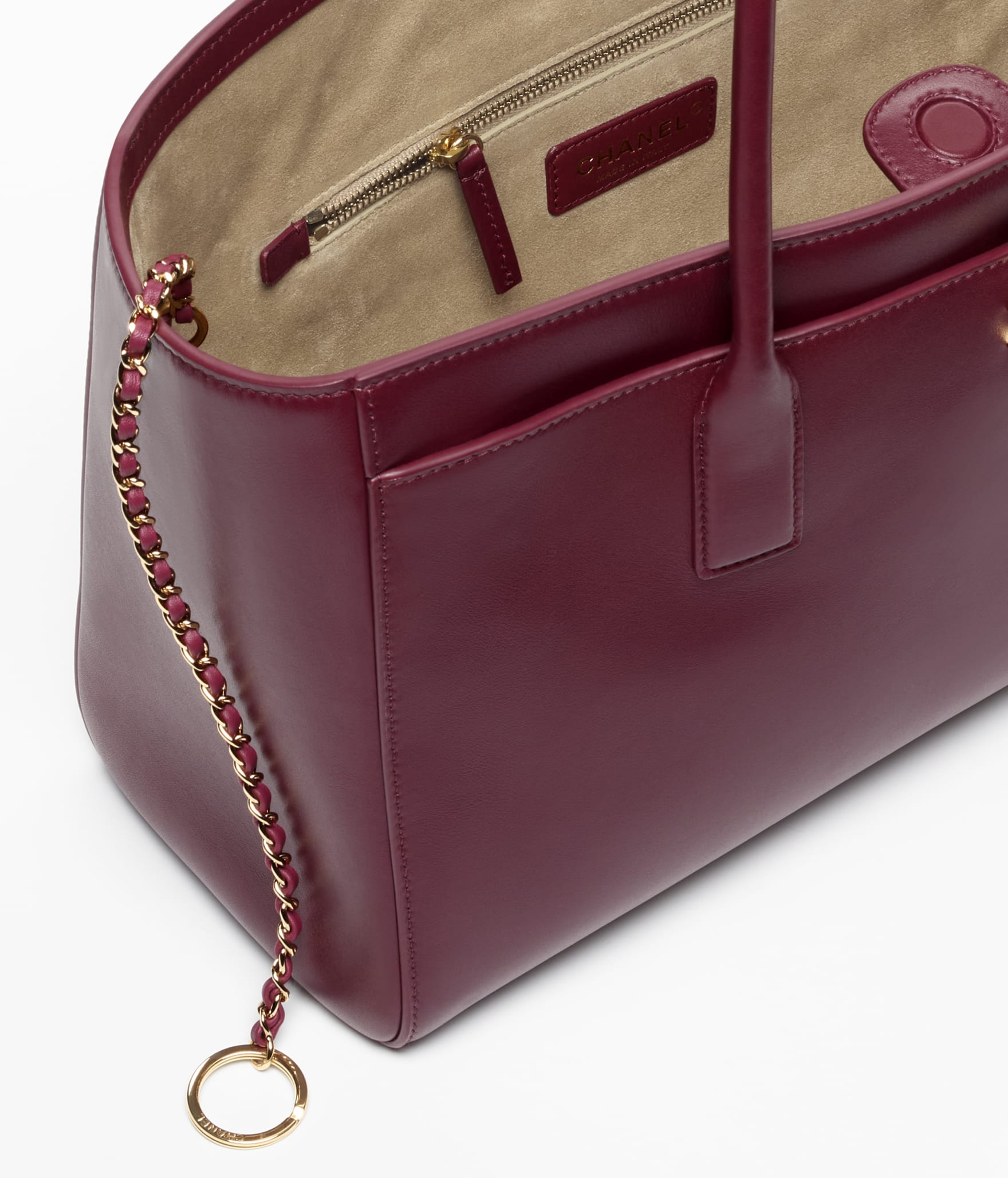 Chanel 25 Large Shopping Bag

Smooth Calfskin – Burgundy