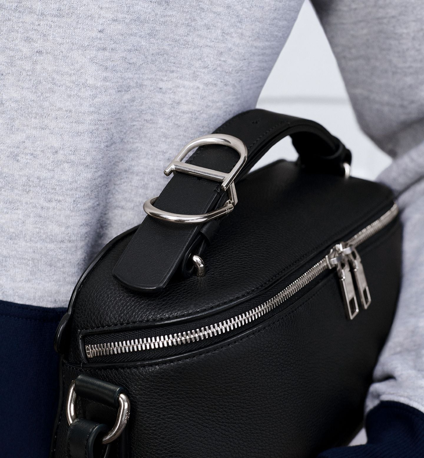 Dior Archie Zipped
Bag Color: Black