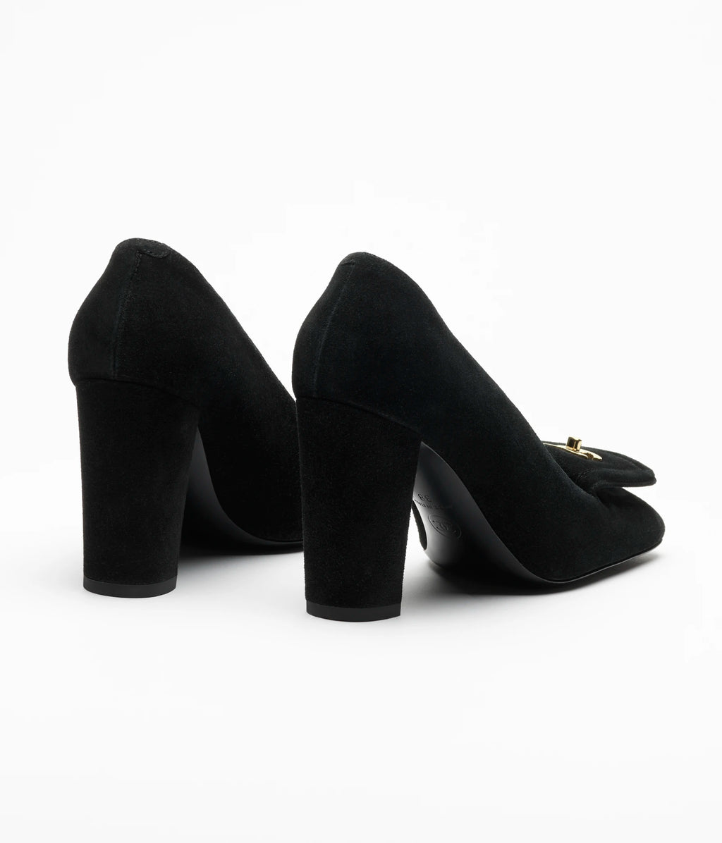 CHANEL Buckle Pumps

Color: Black
