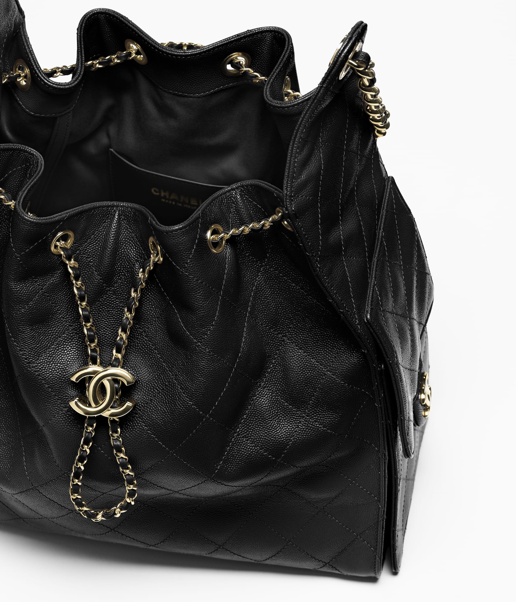 Chanel 25 Medium Bag

Cuero caviar acolchado
