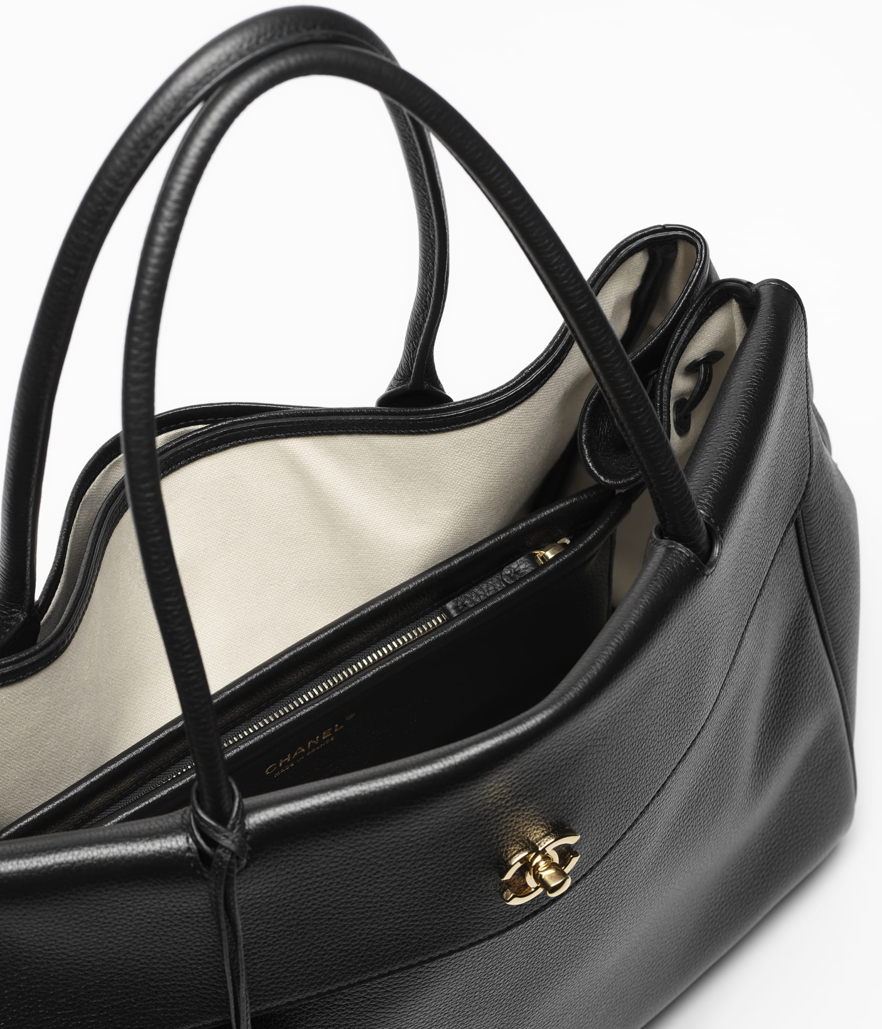 Chanel Shopping Bag

Cuero granulado