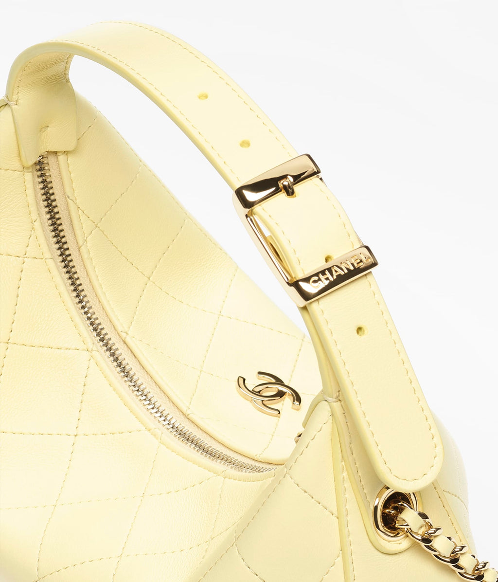 Chanel 25 Small Hobo Bag

Piel lisa acolchada