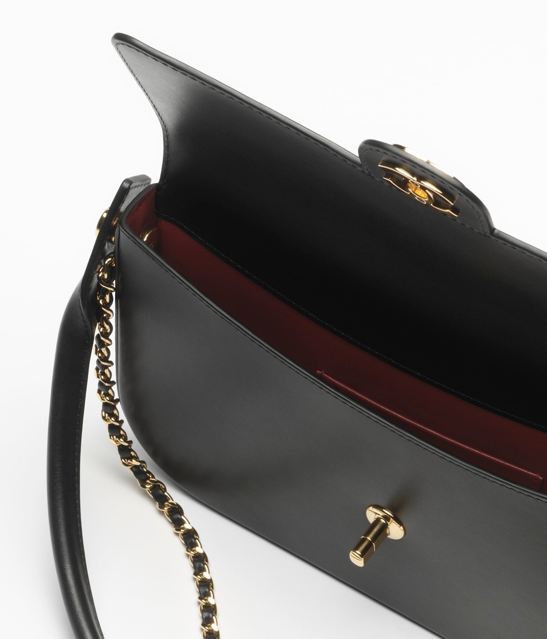 Chanel Kelly Handbag

Smooth Calfskin Leather