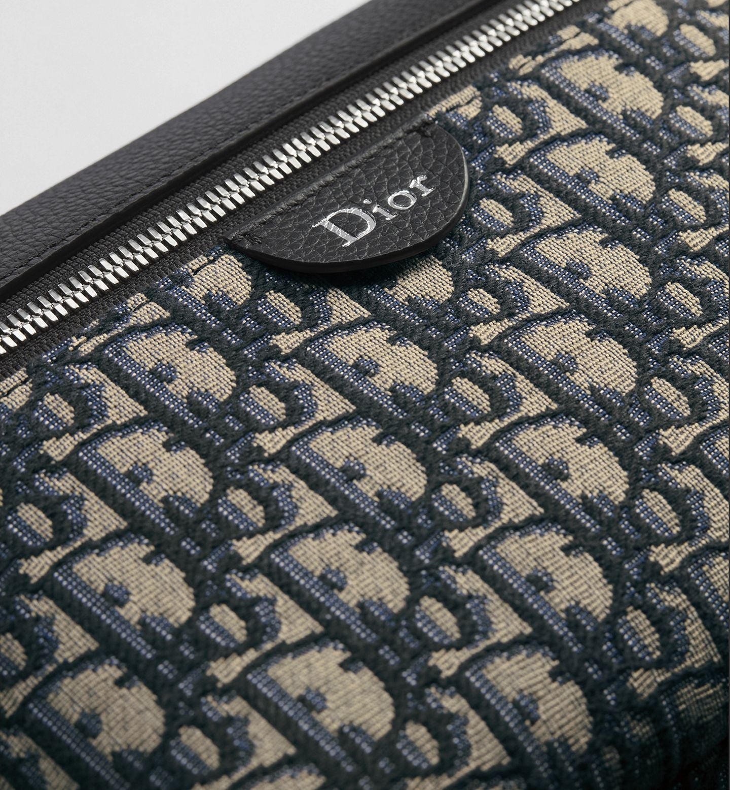 Dior Rider Zipped Messenger
Bag Color: Beige/Azul