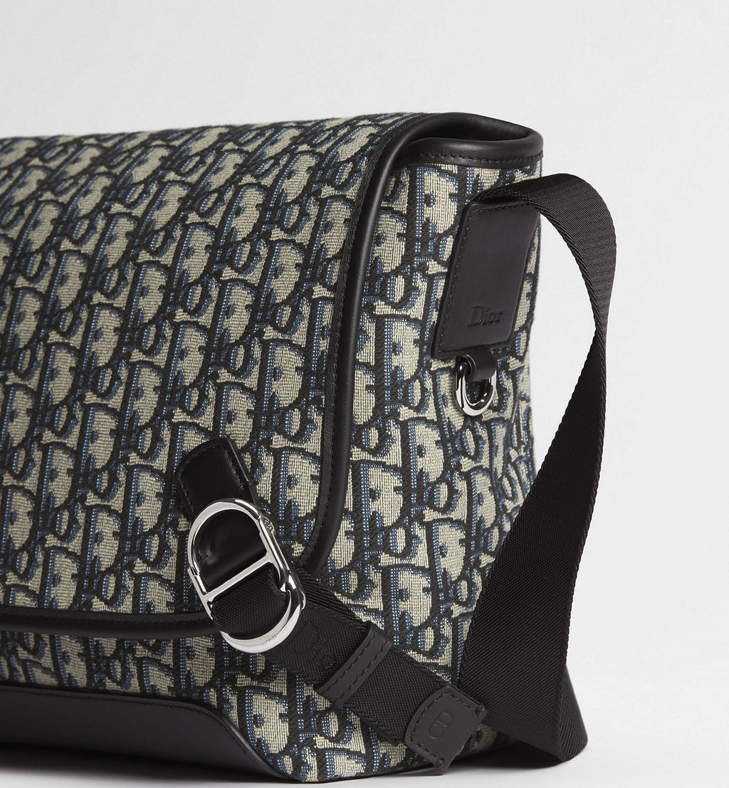 Small Dior Jett Messenger
Bsg Color: Beige/Azul
