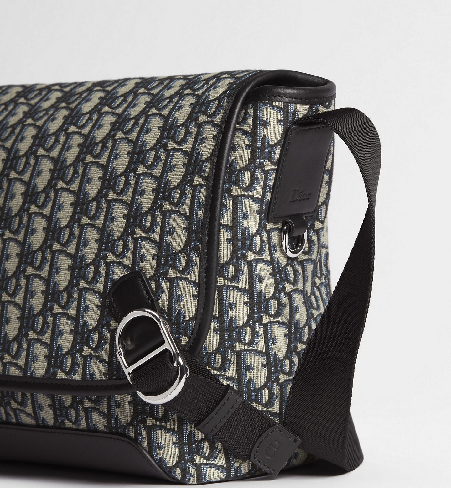 Small Dior Jett Messenger
Bsg Color: Beige/Azul