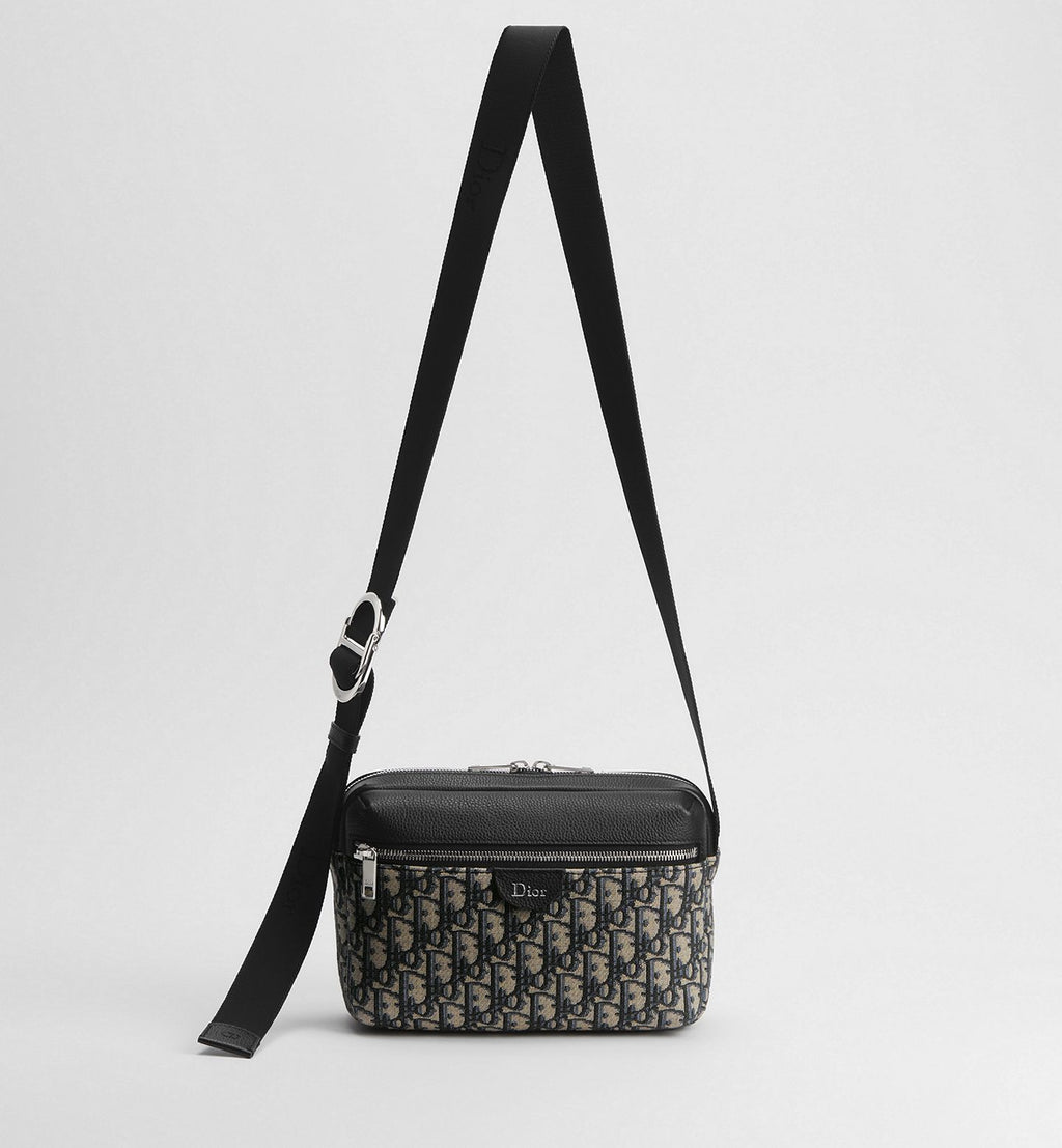 Dior Rider Zipped Messenger
Bag Color: Beige/Azul