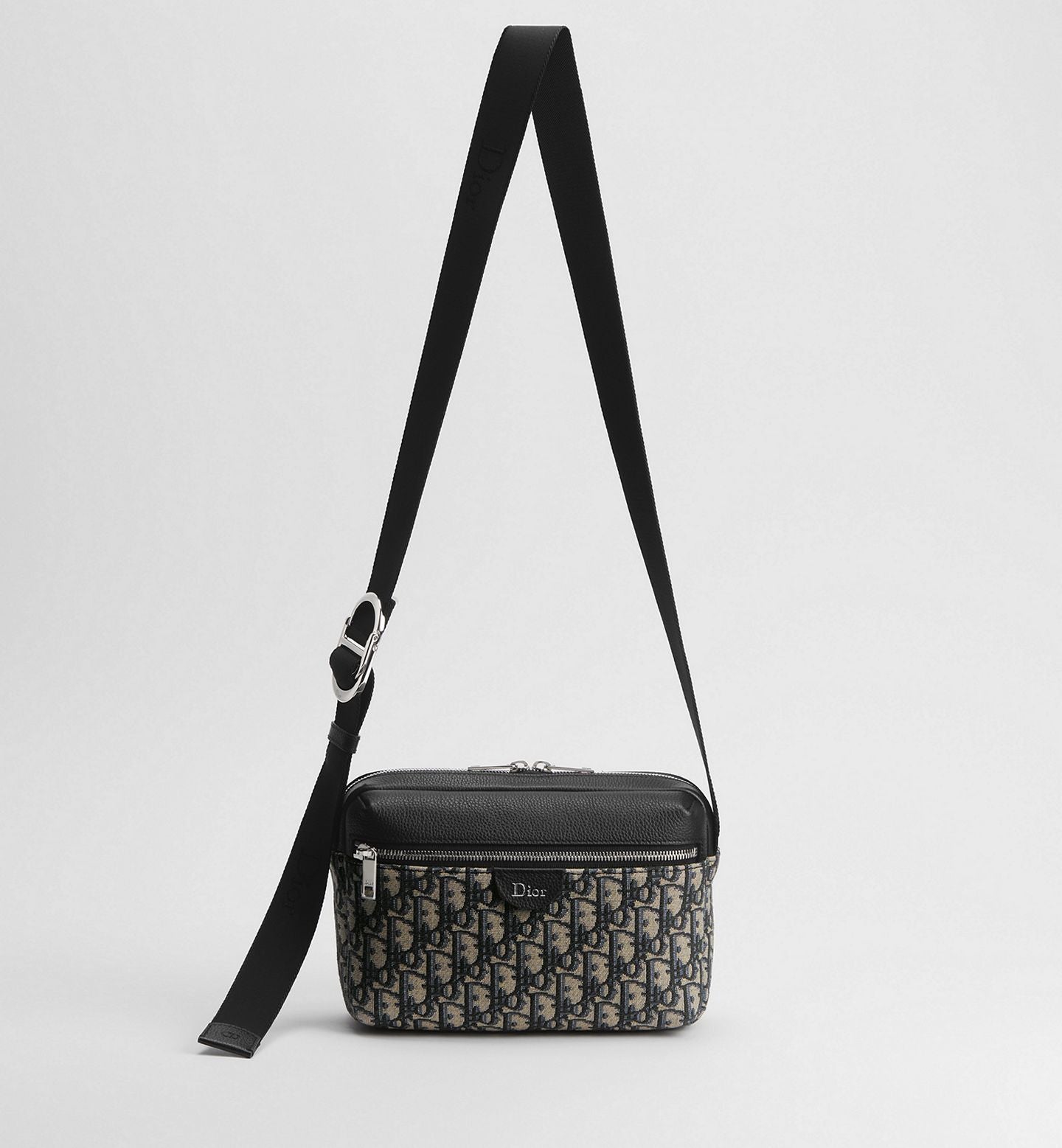 Dior Rider Zipped Messenger
Bag Color: Beige/Azul