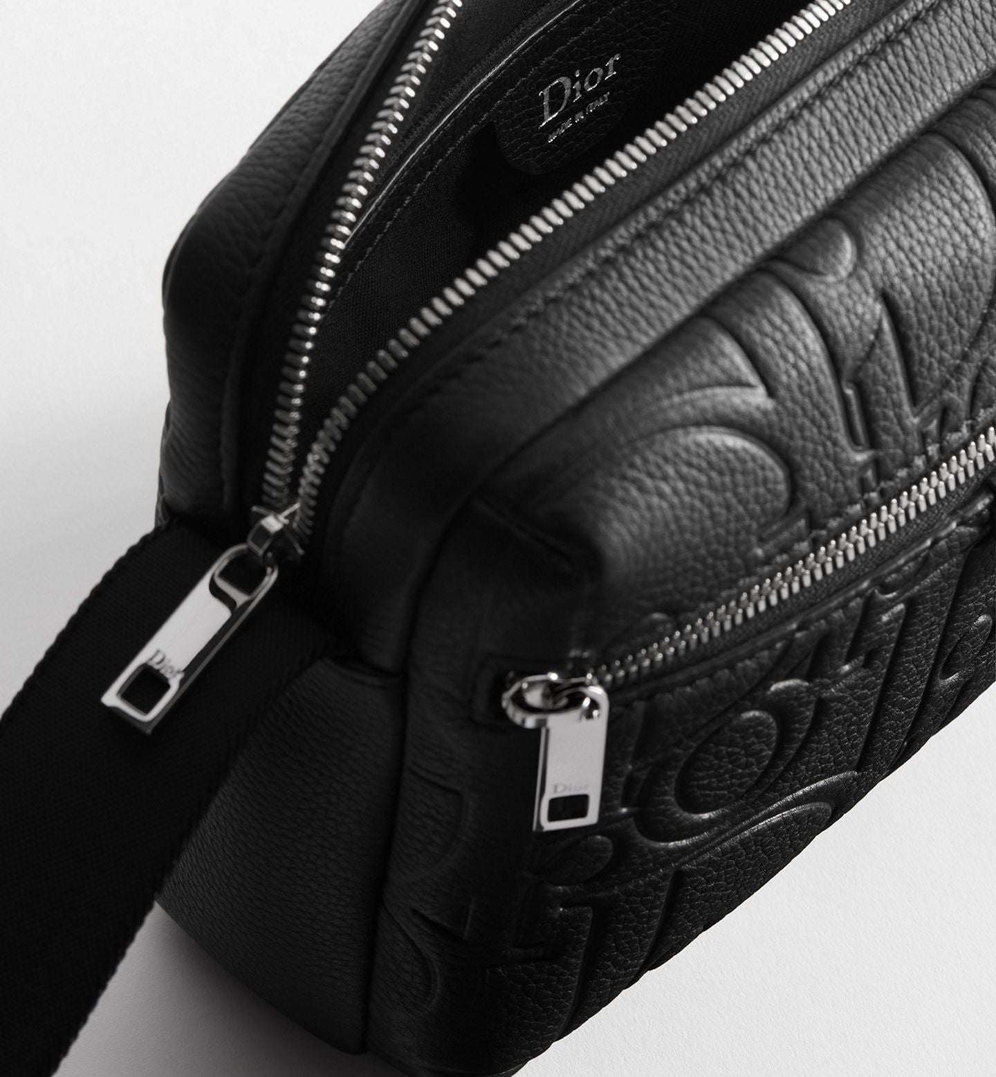 Dior Rider Zipped Messenger
Bag Color: Black Gravity