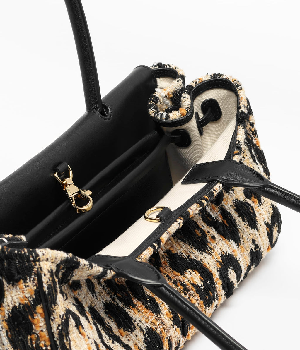 Chanel 25 Bowling Bag

Tweed con estampado animal