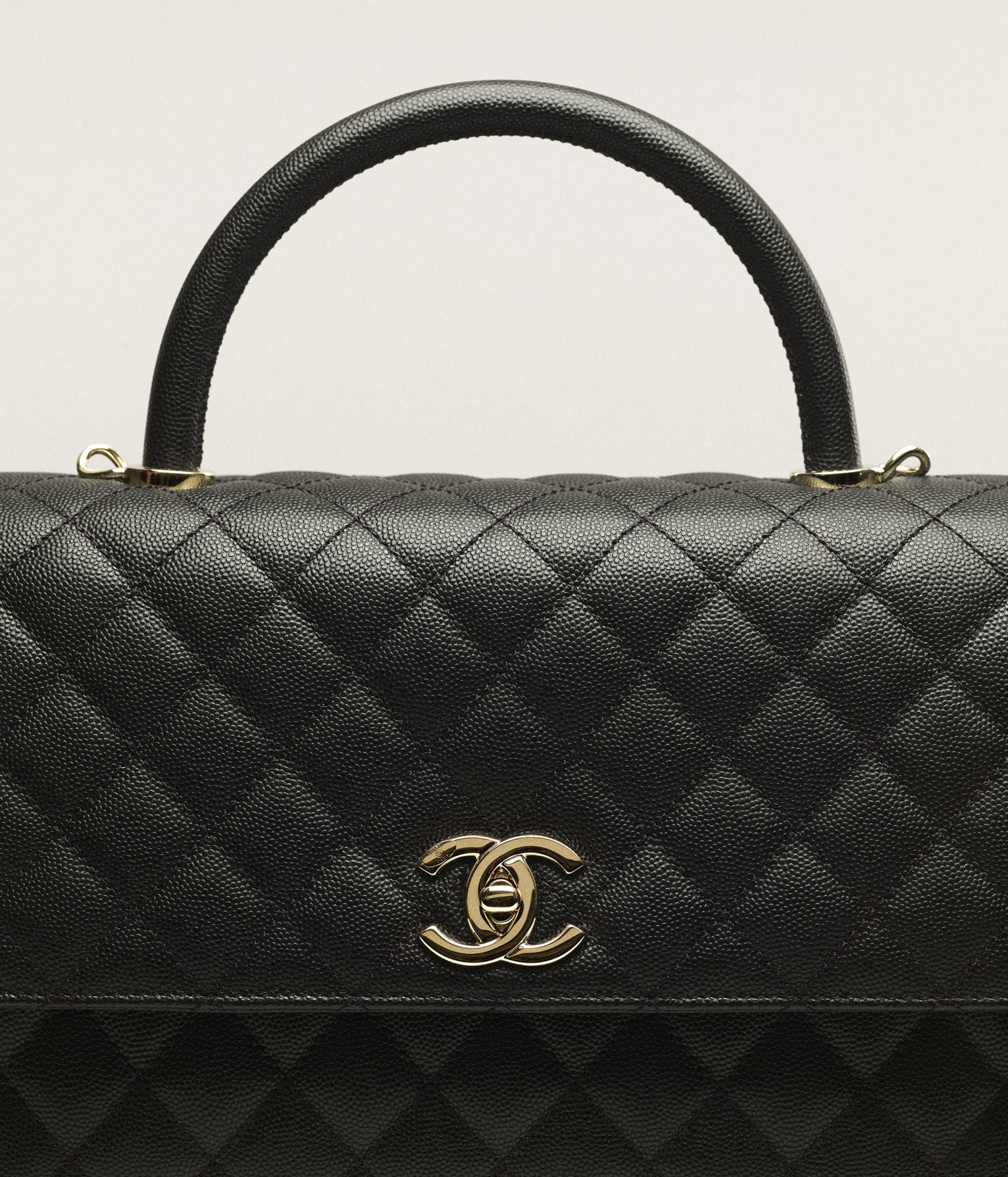 Chanel Coco Handle Medium Handbag

Caviar Leather