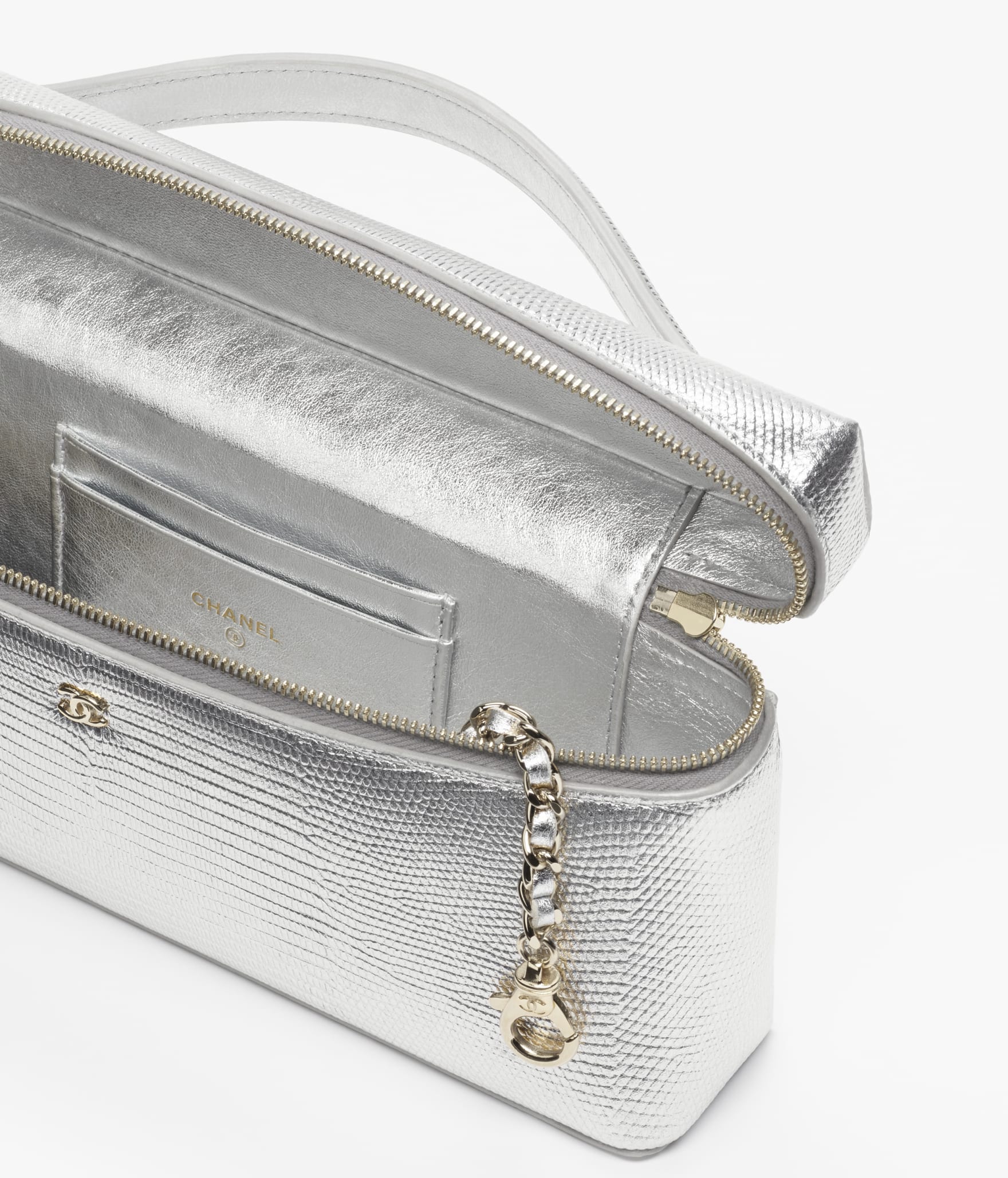 Chanel Vanity Case

Piel de lagarto metálica