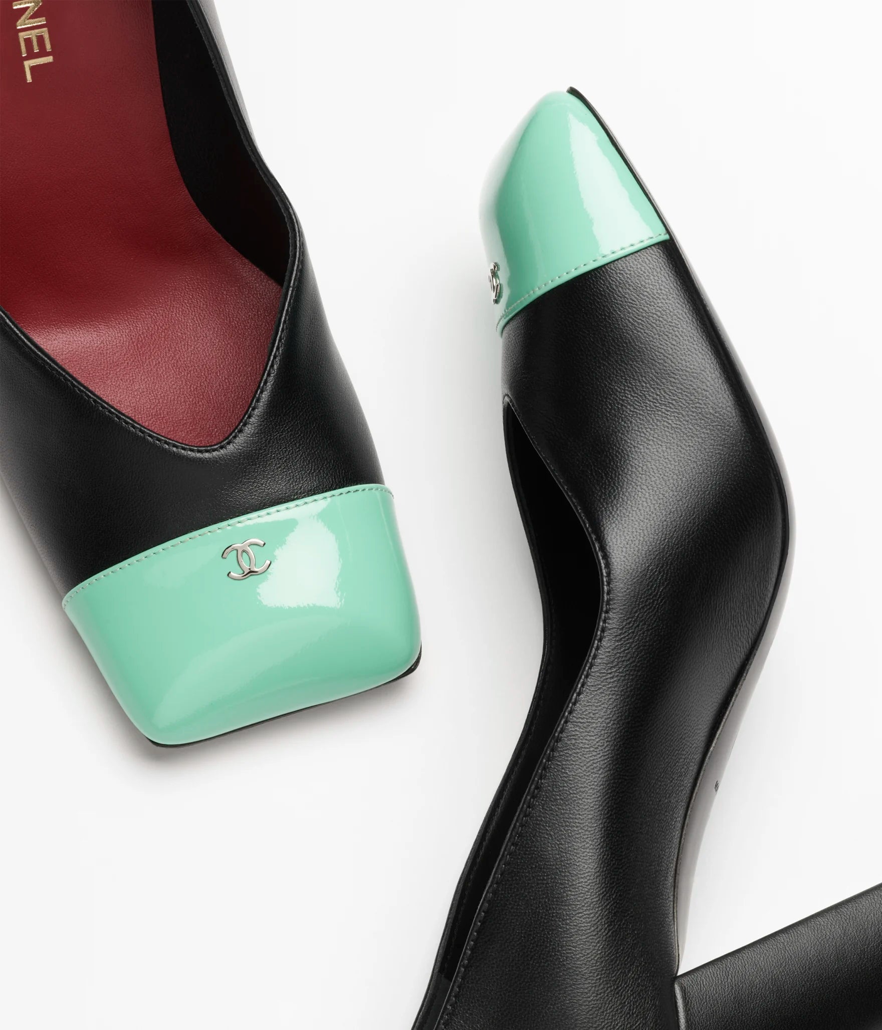 CHANEL Cap-Toe Pumps

Color: Black/Mint