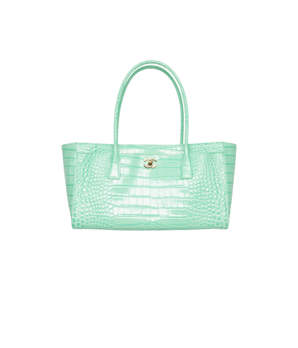 Chanel 25 Large Shopping Bag

Embossed Crocodile-Effect Calfskin
