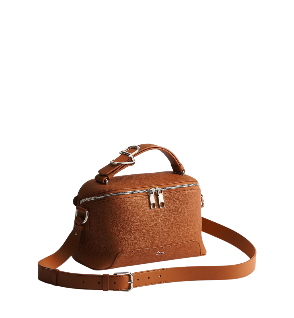 Dior Archie Zipped
Bag Color: Marrón Cognac