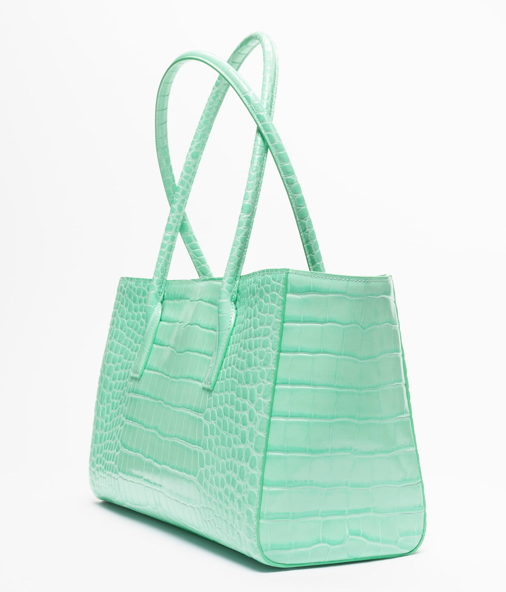 Chanel 25 Large Shopping Bag

Embossed Crocodile-Effect Calfskin