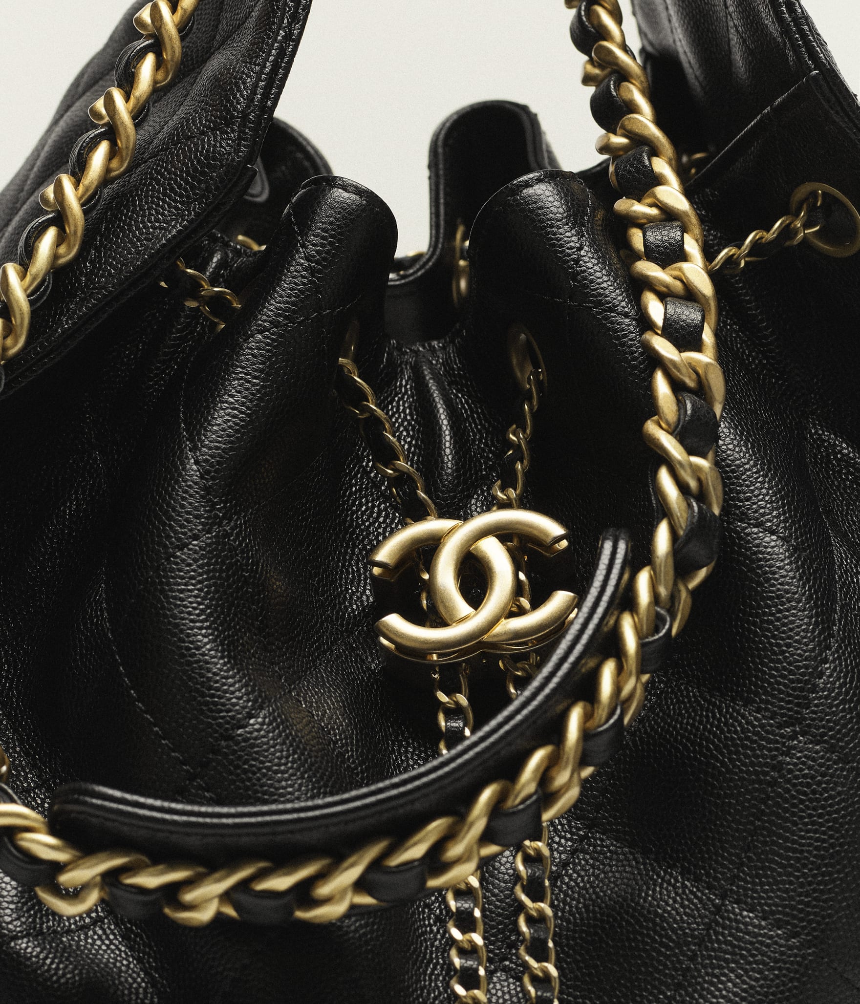 Chanel 25 Medium Bag

Cuero caviar acolchado