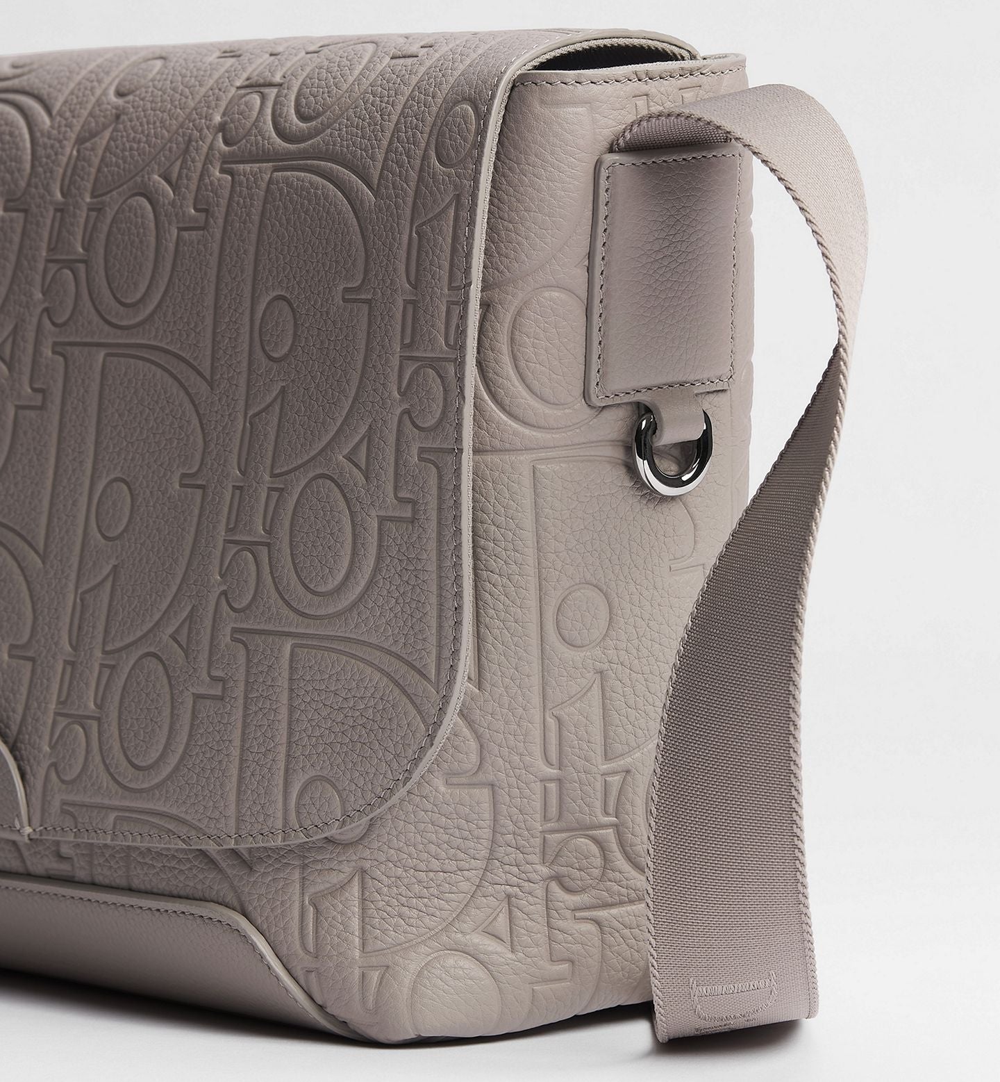 Small Dior Jett Messenger
Bag Color: Beige Gravity
