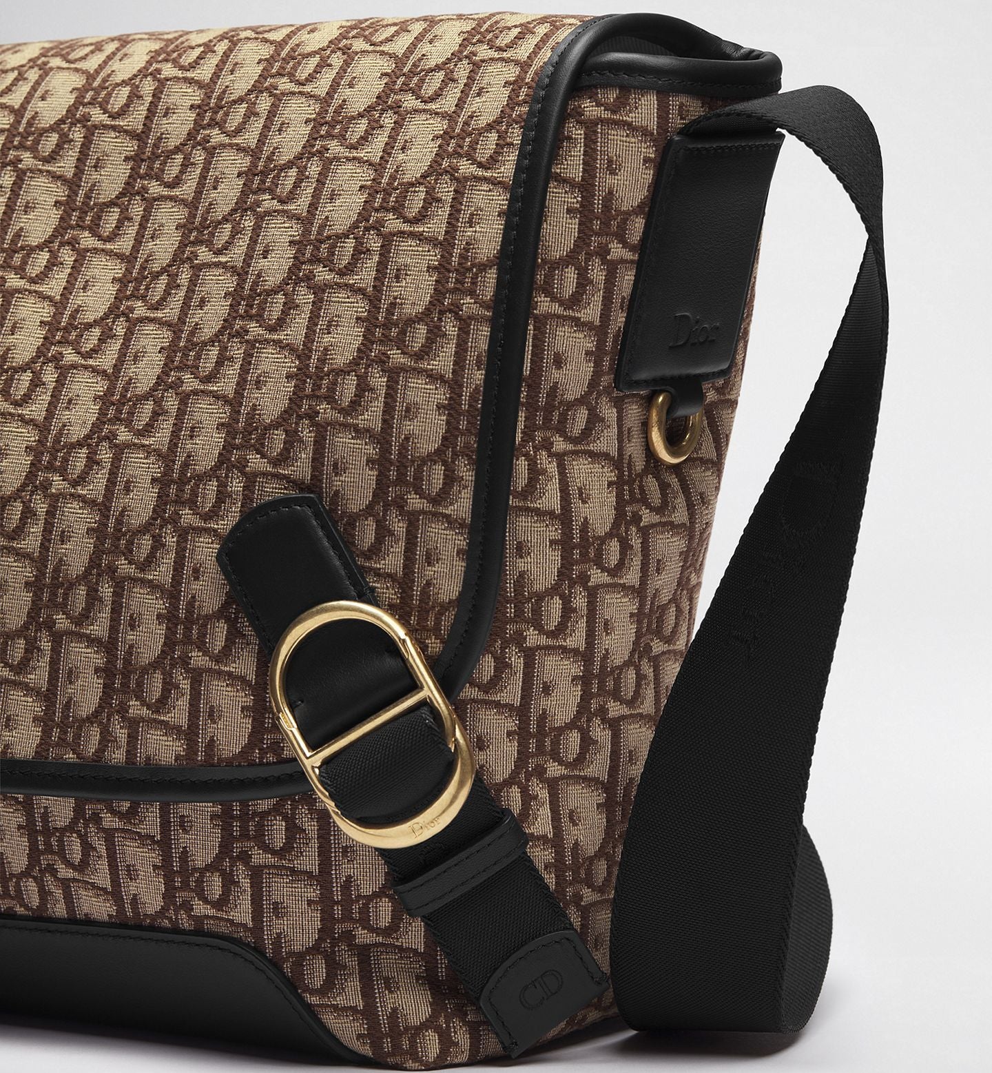 Medium Dior Jet Messenger
Bag Color: Beige/Marrón