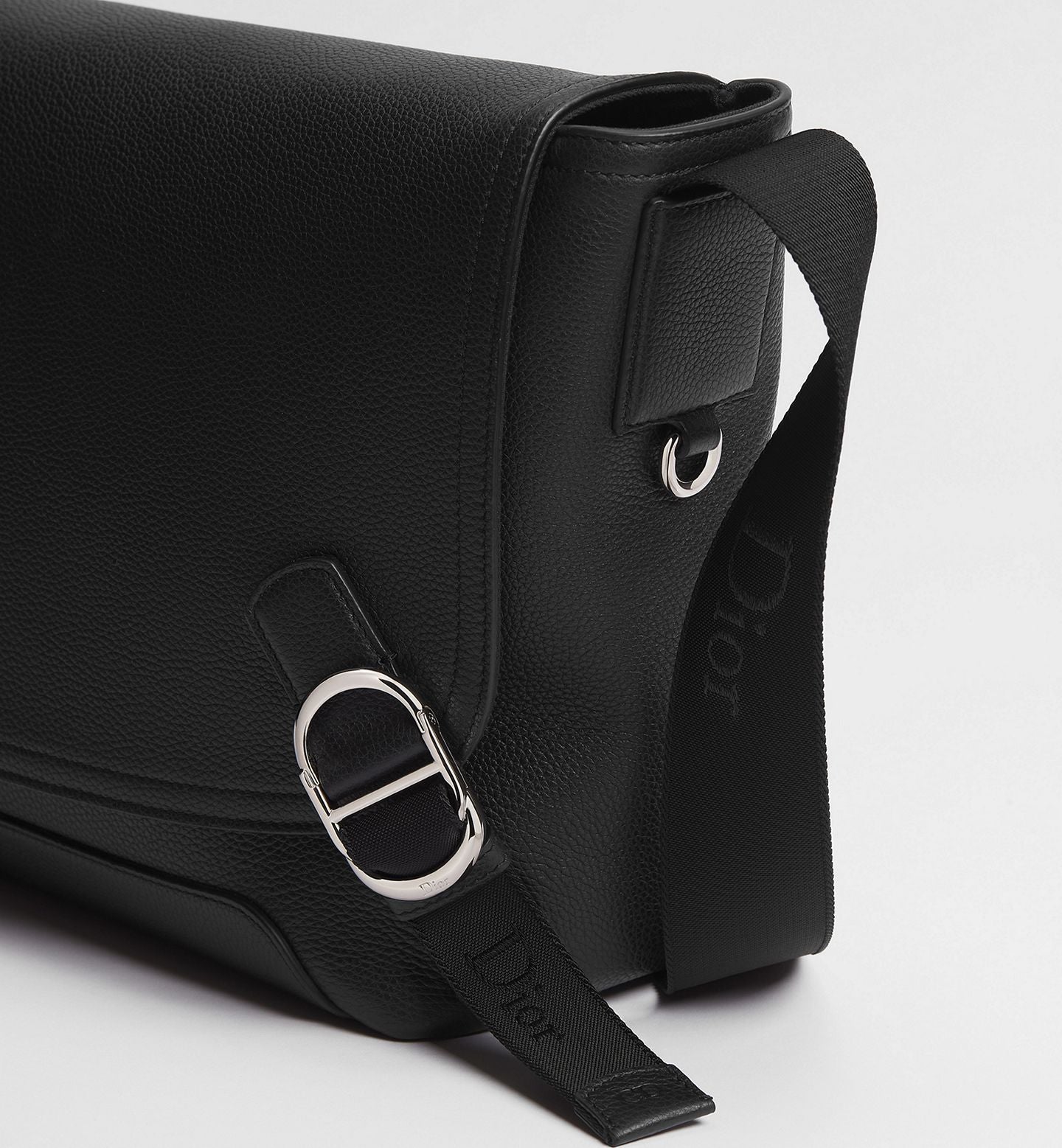 Medium Dior Jett Messenger 
Bag Color: Black Grained