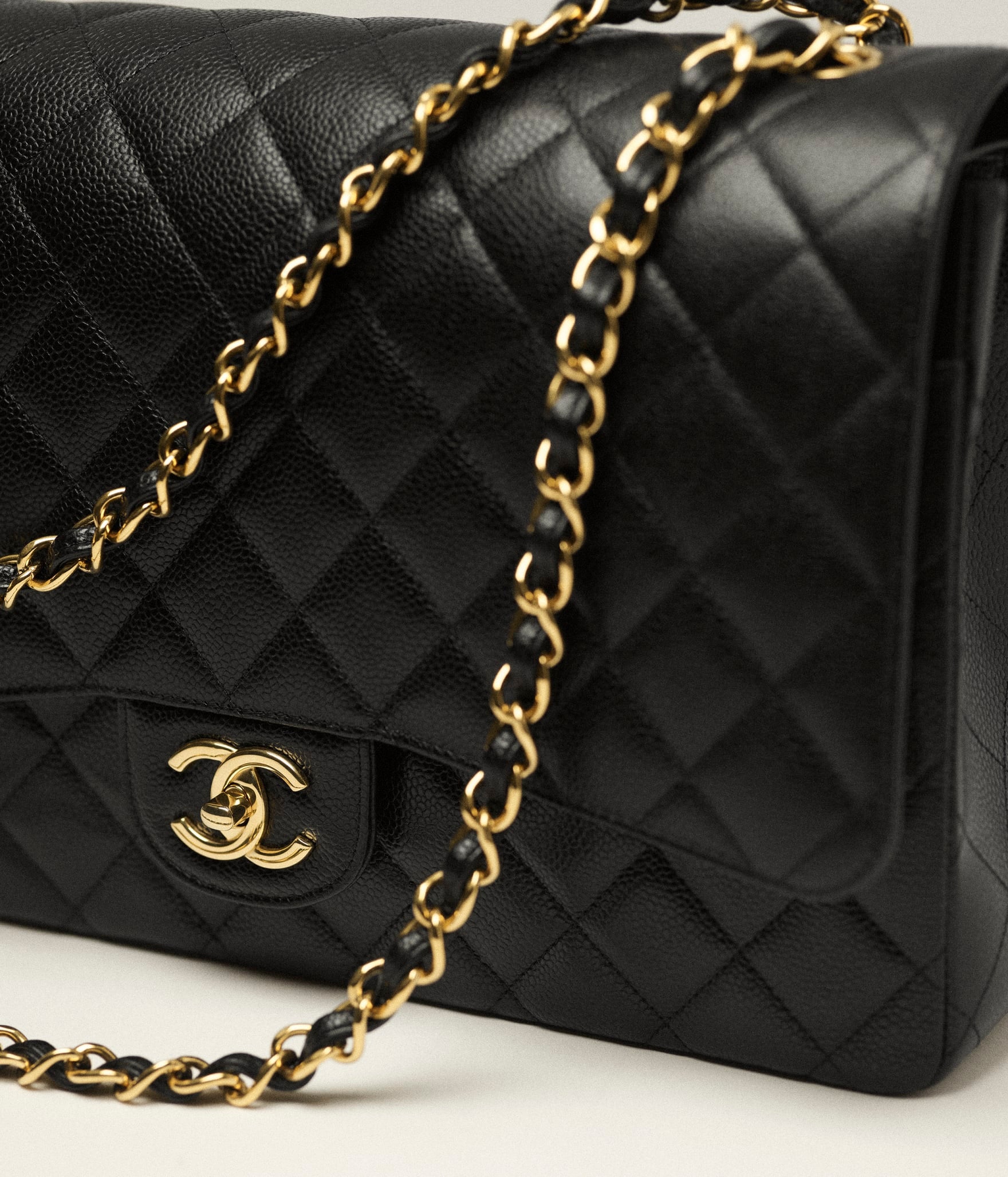 Chanel Maxi Classic Handbag

Caviar Leather