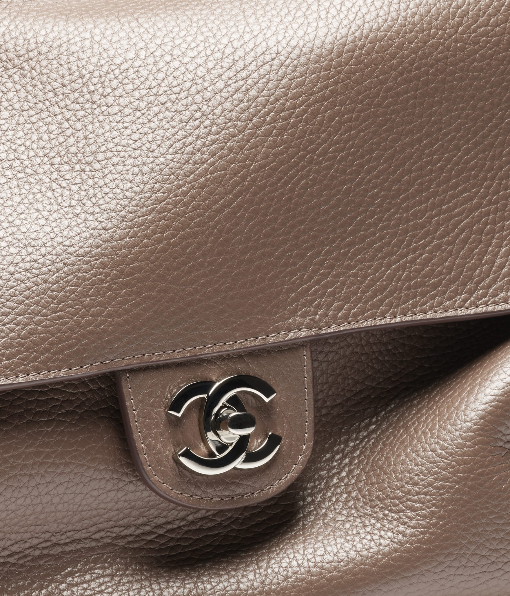 Chanel Classic Flap Maxi

Piel de becerro granulada – Taupe