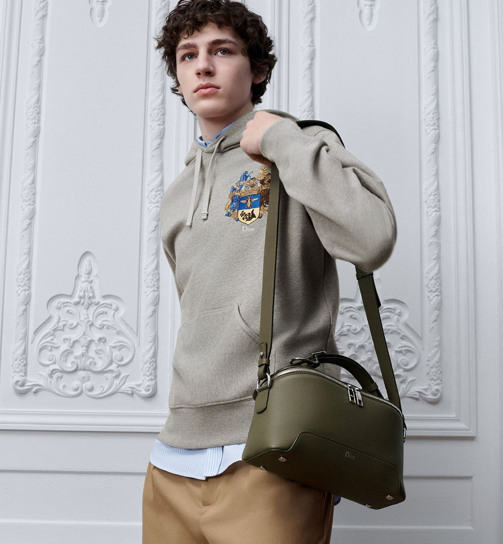 Dior Archie Zipped
Bag Color: Verde Oliva