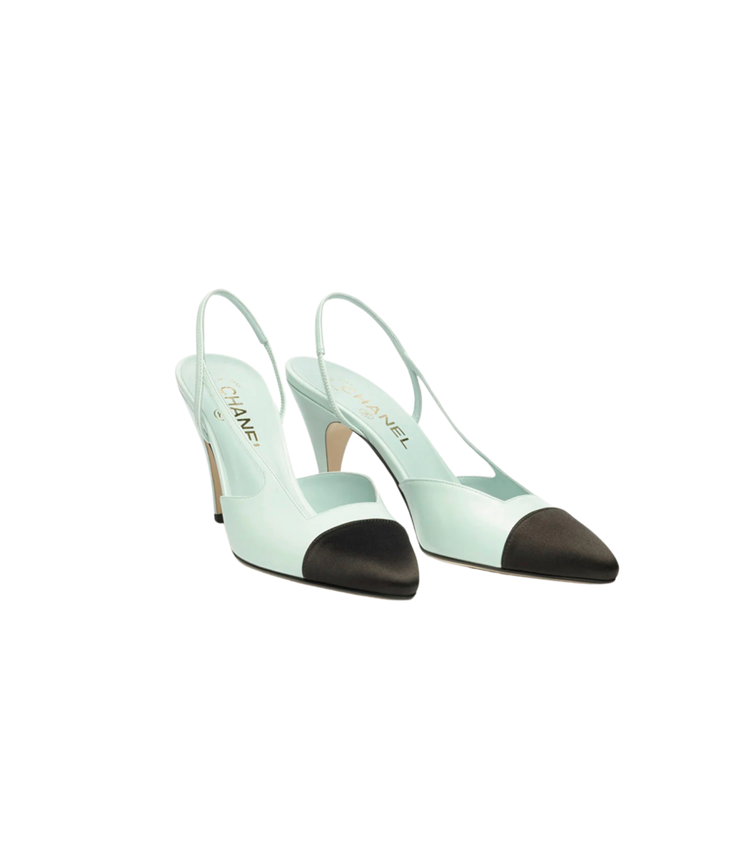 Chanel Cap-Toe Slingbacks

Color: Light Blue/Black