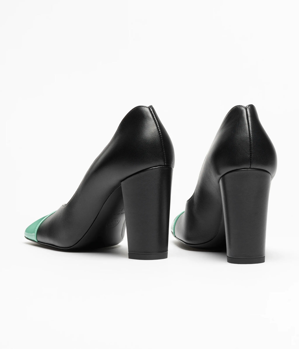 CHANEL Cap-Toe Pumps

Color: Black/Mint
