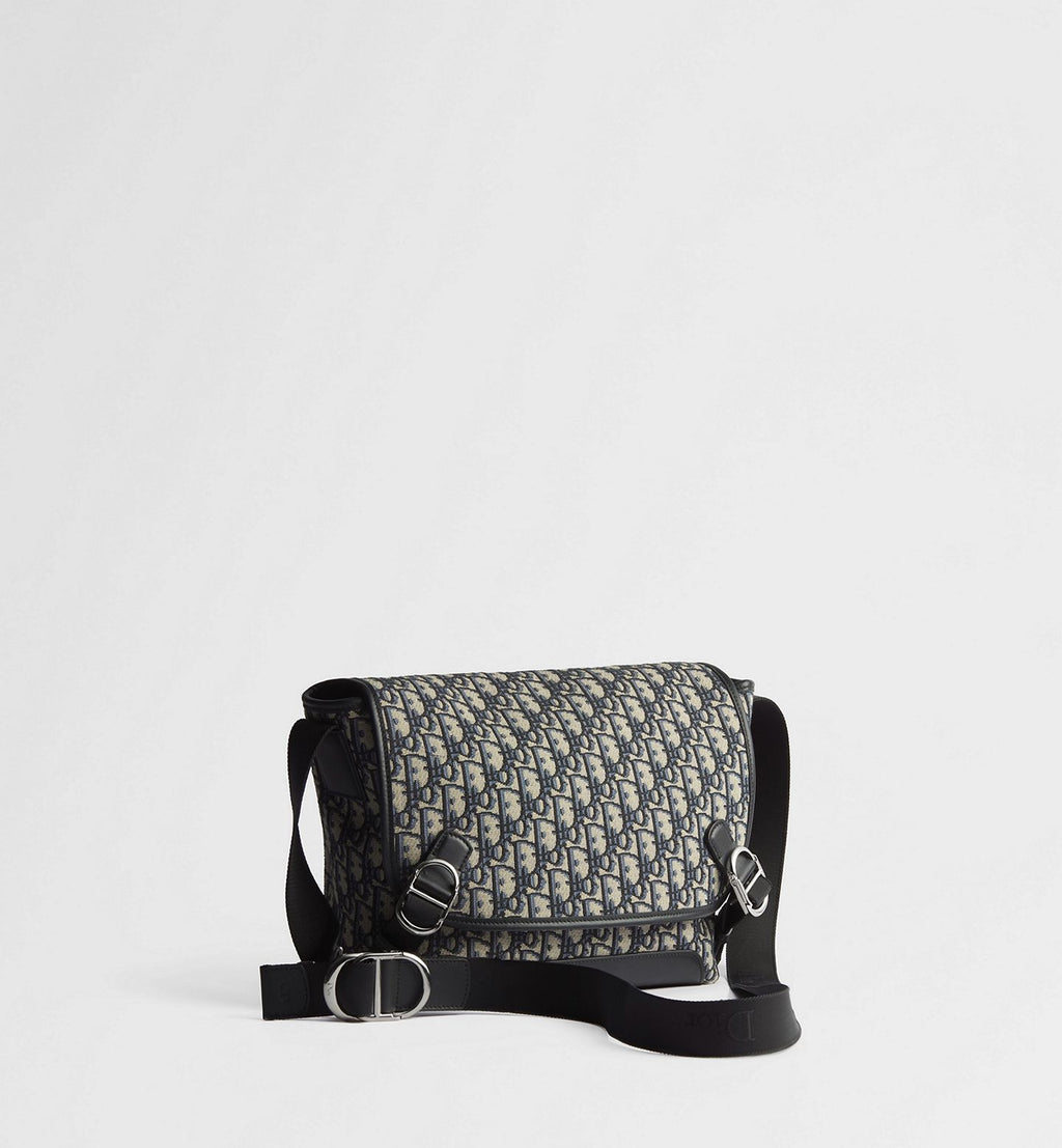 Small Dior Jett Messenger
Bsg Color: Beige/Azul