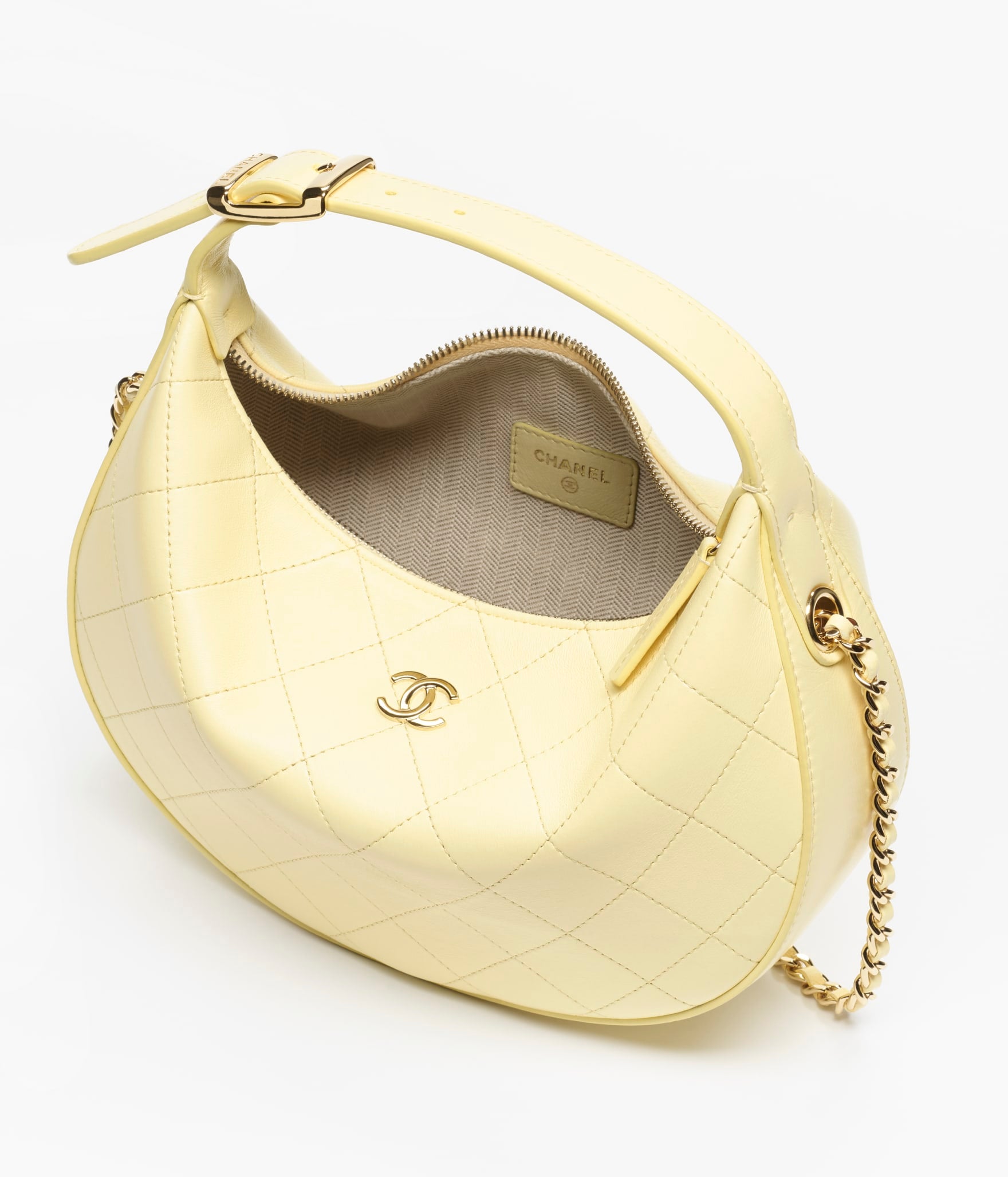 Chanel 25 Small Hobo Bag

Piel lisa acolchada