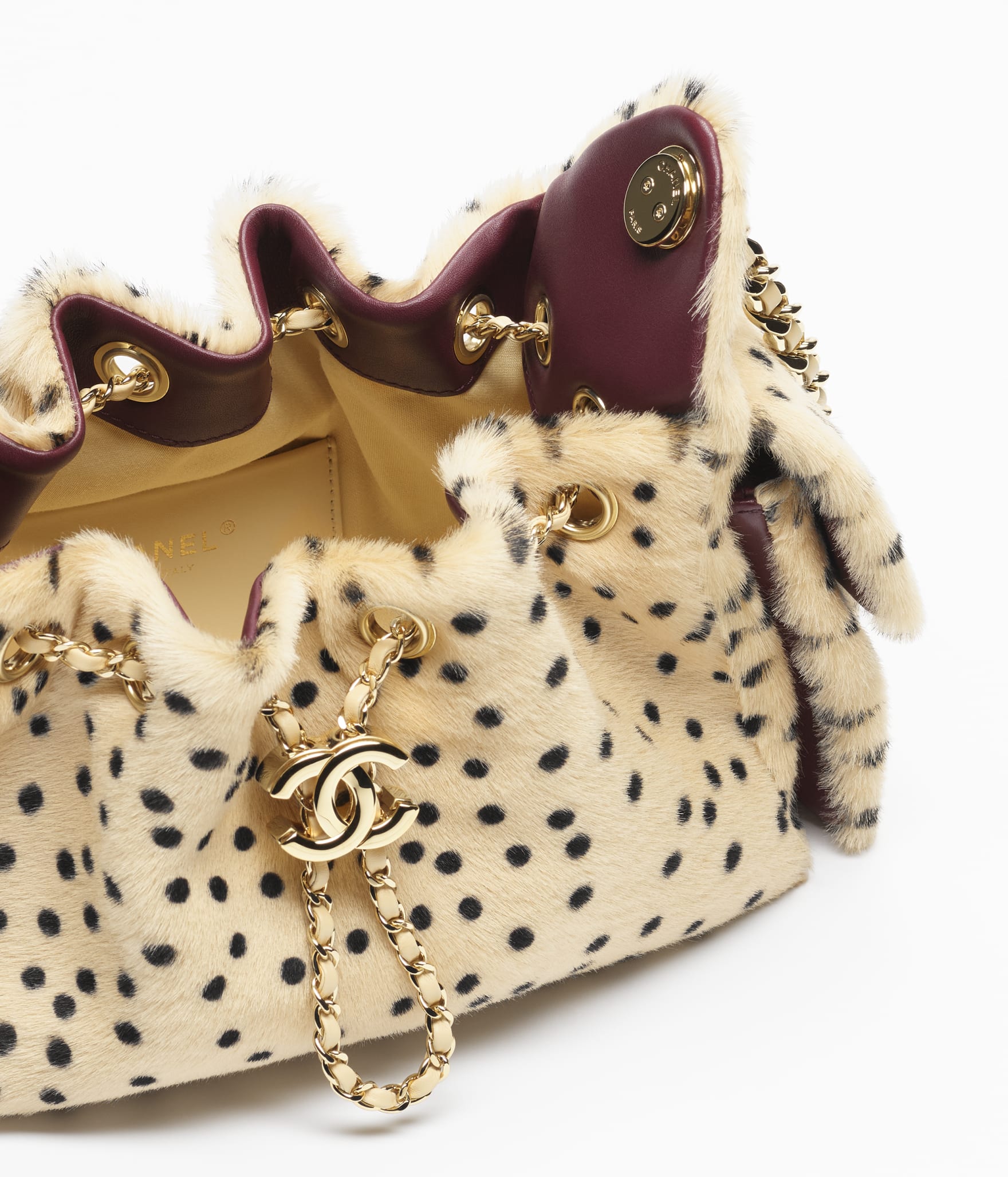 Chanel 25 Mini Bag

Piel de becerro estampado