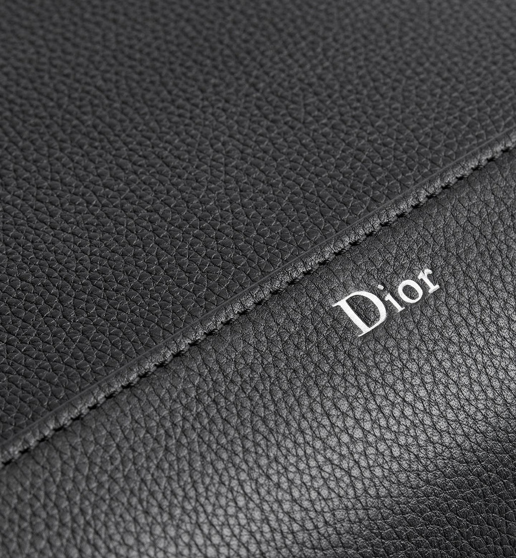 Dior Archie Zipped
Bag Color: Black