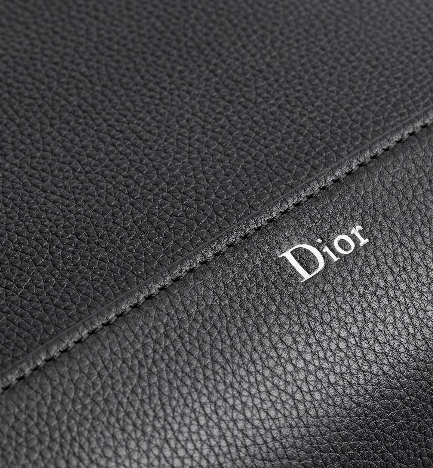 Dior Archie Zipped
Bag Color: Black