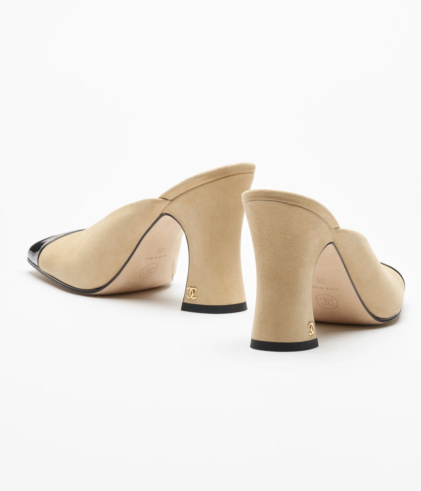 CHANEL Cap-Toe Mules

Color: Beige/Black