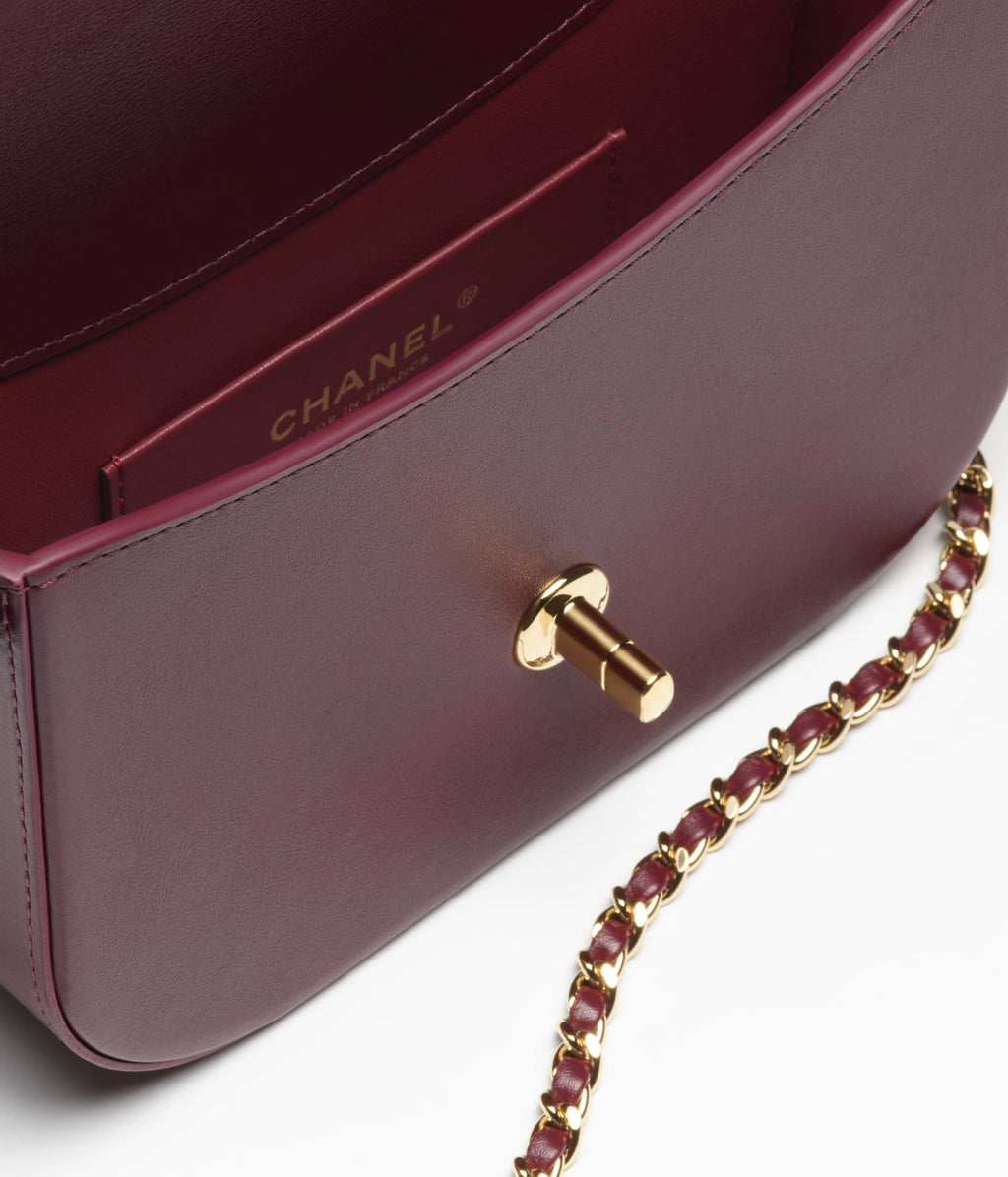 Chanel Kelly Handbag

Smooth Calfskin Leather