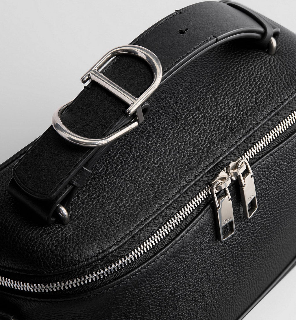 Dior Archie Zipped
Bag Color: Black