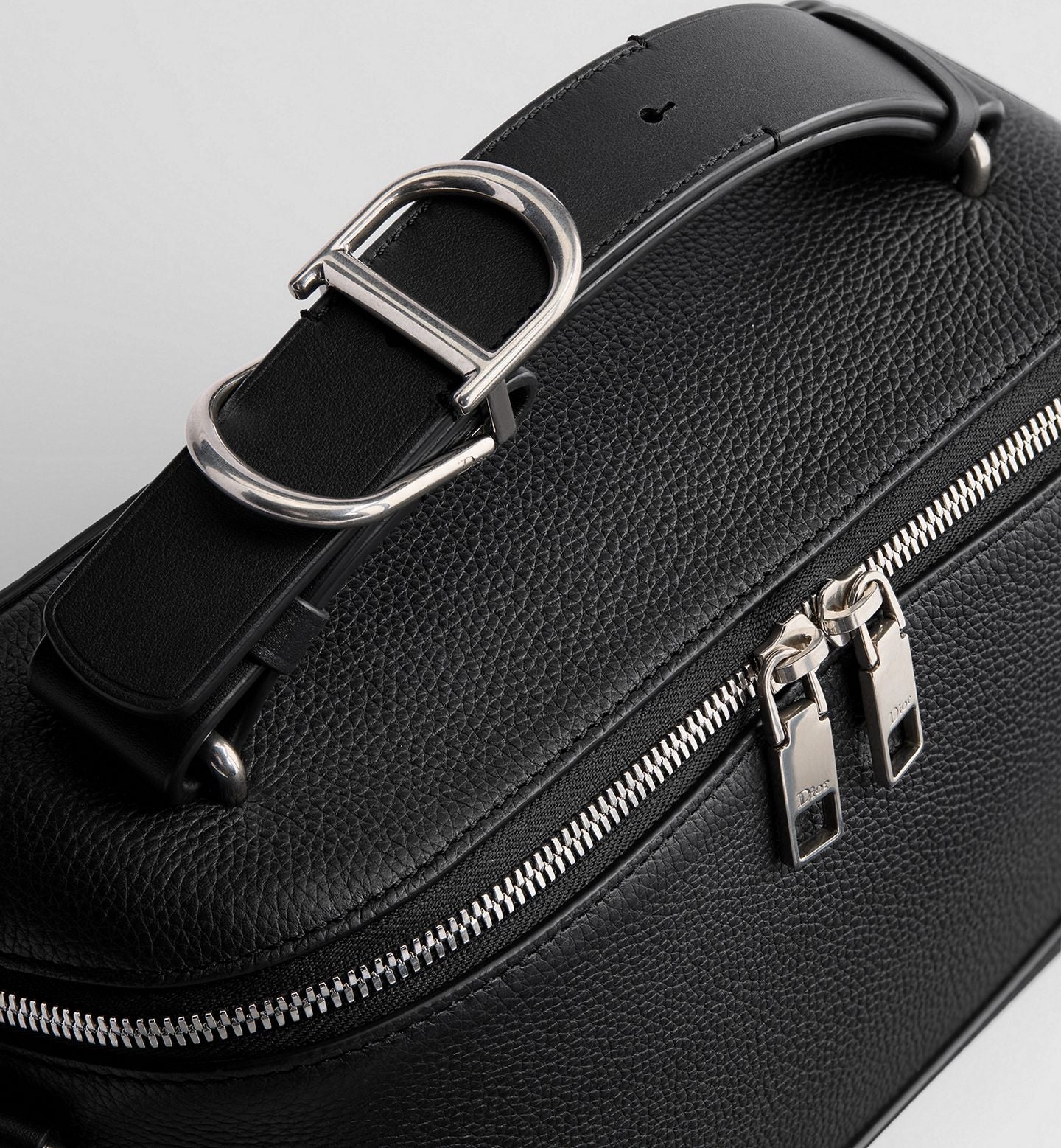 Dior Archie Zipped
Bag Color: Black