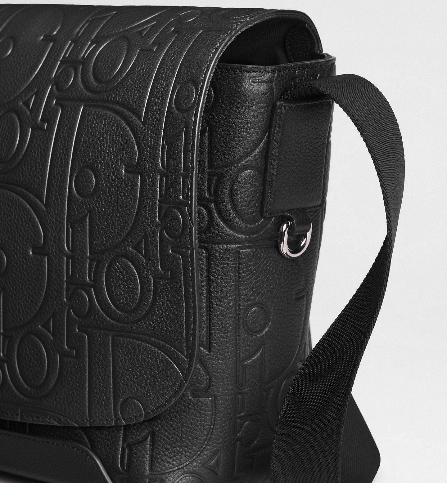 Small Dior Jett Messenger
Bag Color: Black Gravity