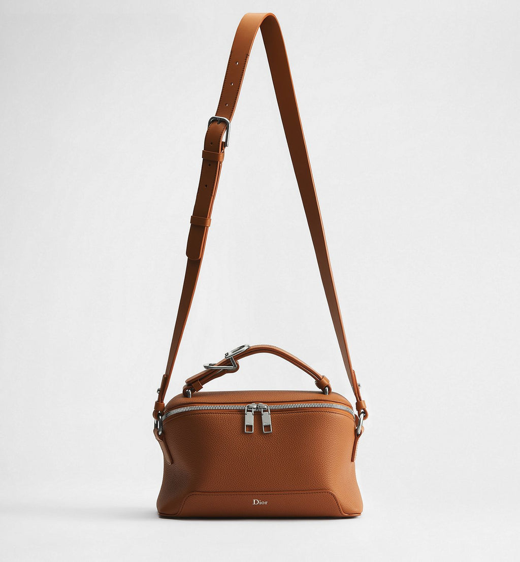 Dior Archie Zipped
Bag Color: Marrón Cognac