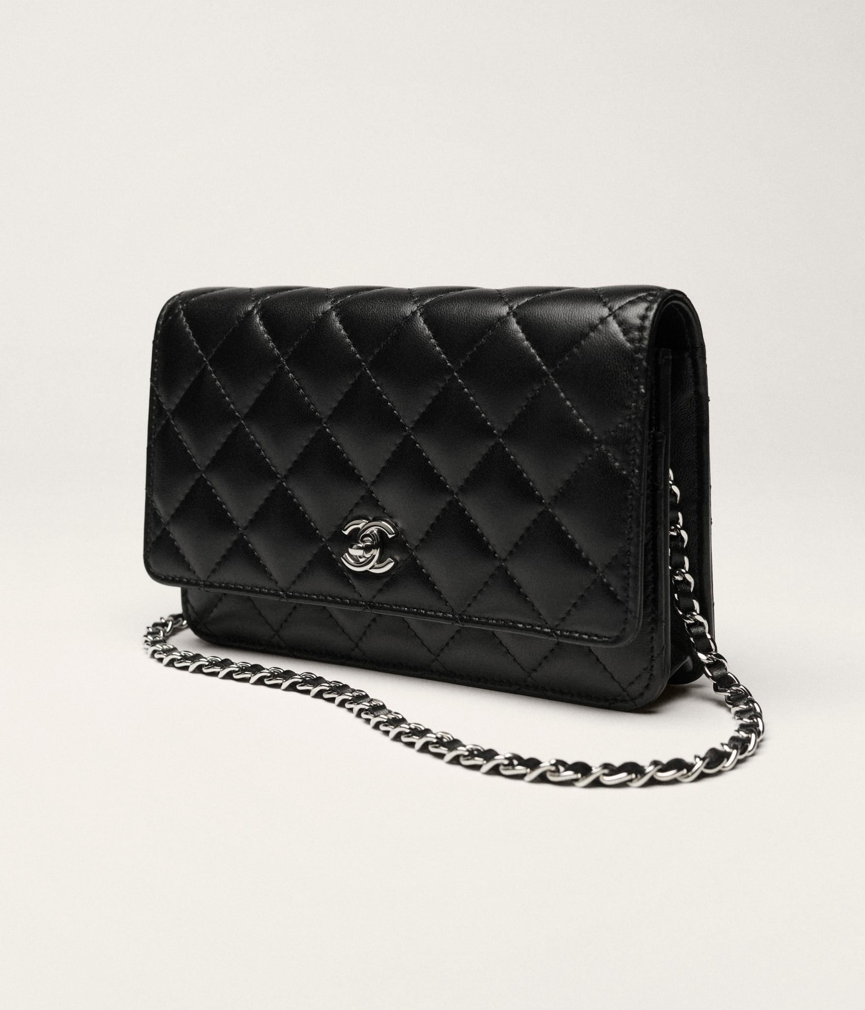 Chanel Wallet on Chain (WOC)

Lambskin Leather