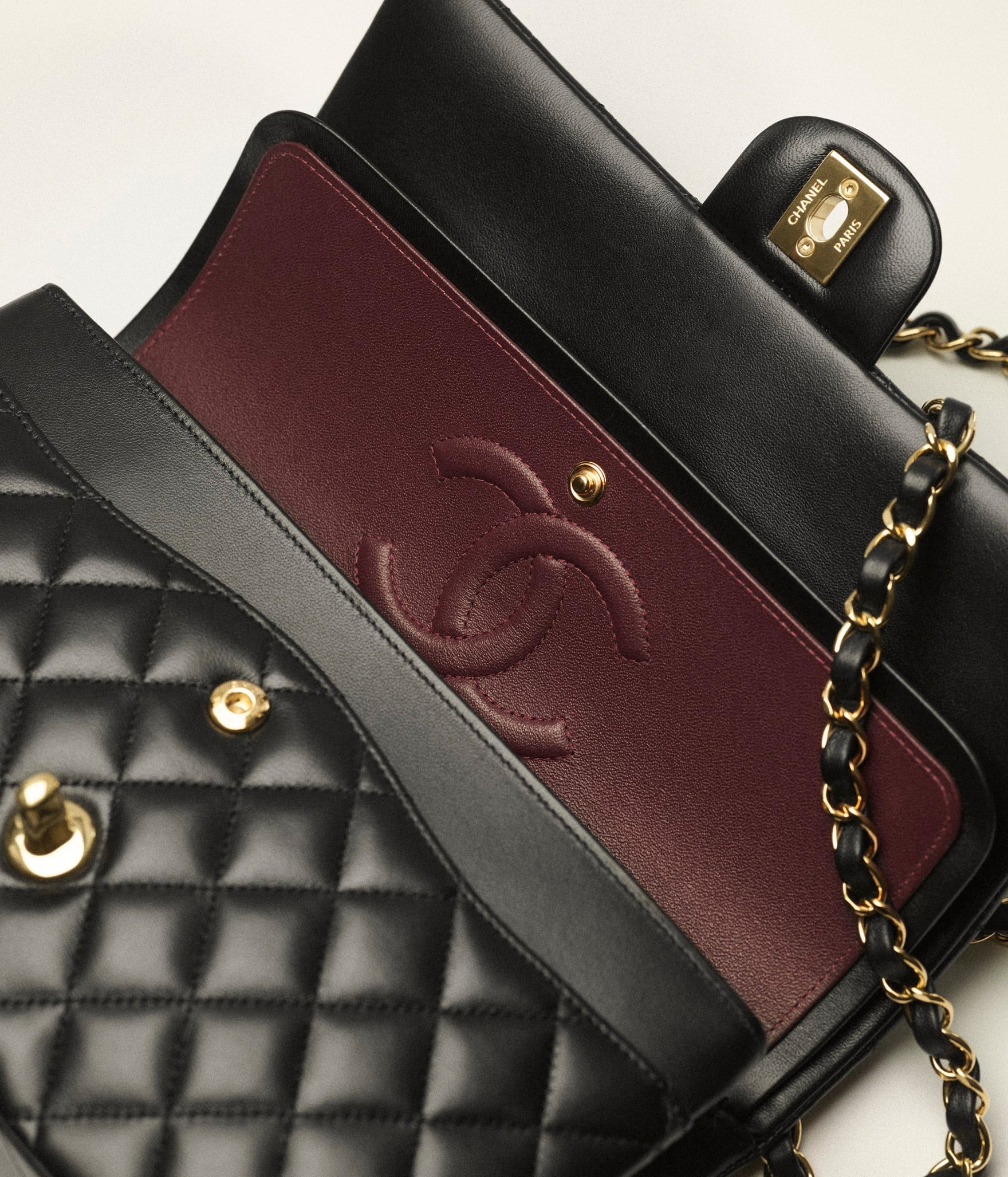 Chanel 11.12 Classic Handbag

Lambskin Leather