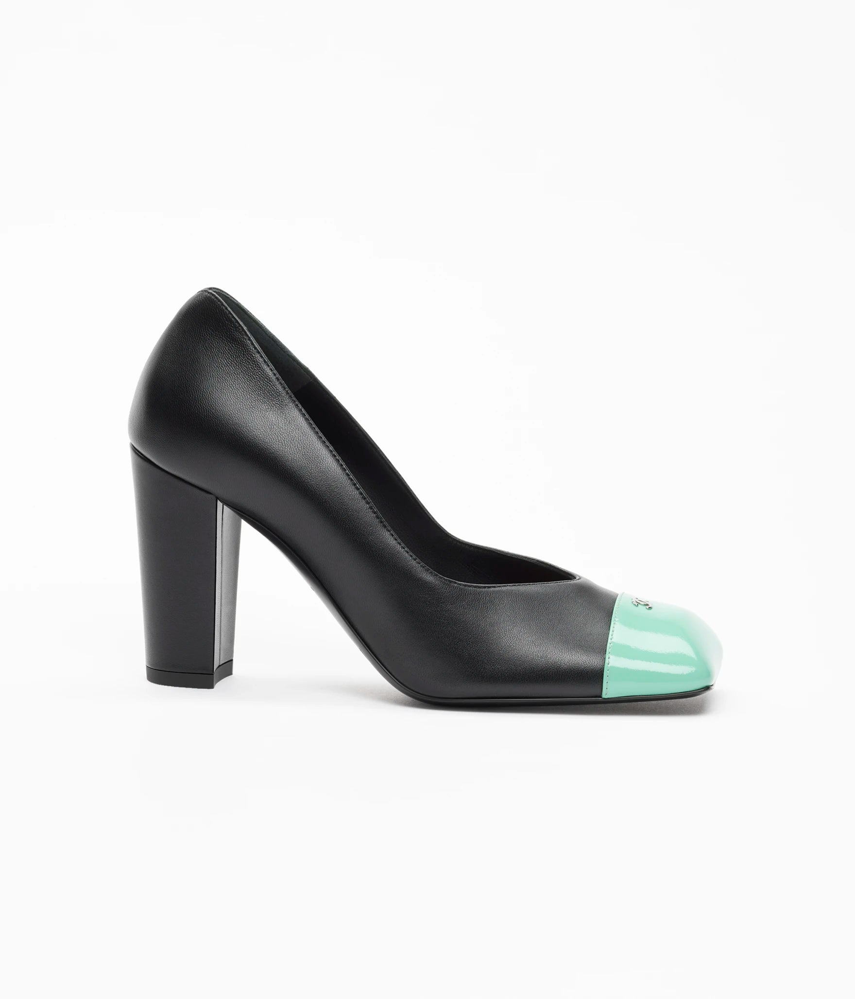 CHANEL Cap-Toe Pumps

Color: Black/Mint
