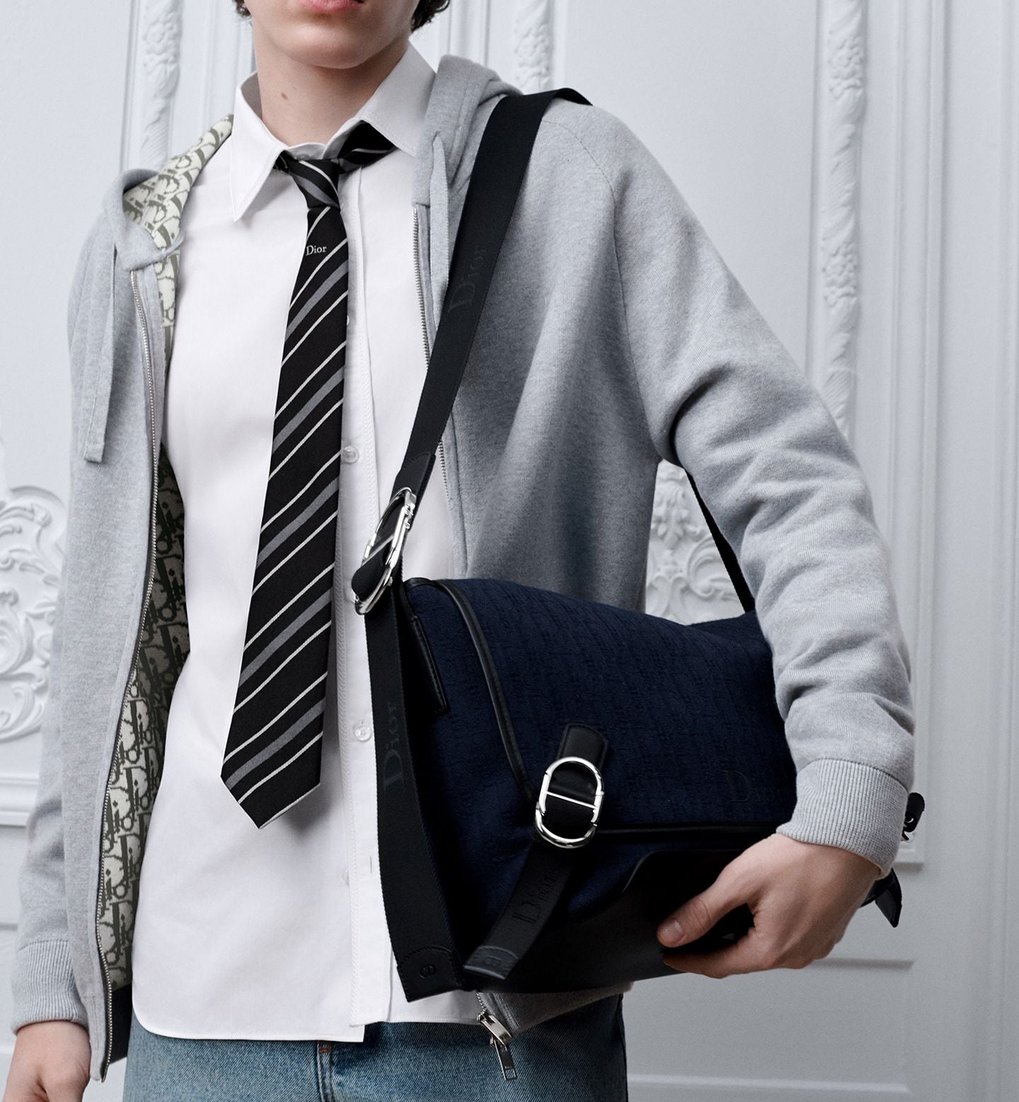 Medium Dior Jett Messenger Bag
Color: Blue Oblique